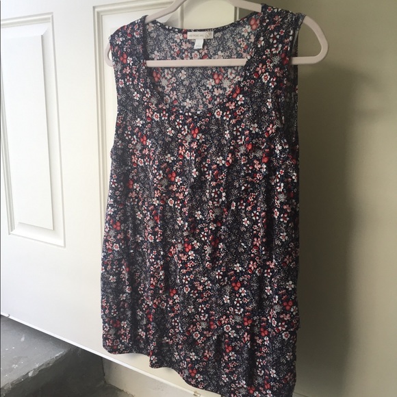 Adorable Navy floral tiered ruffle sleeveless top - Picture 1 of 9